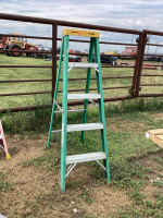 BON L 5' FIBREGLASS & ALUMINUM STEP LADDER