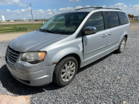2009 Chrysler Town & Country van