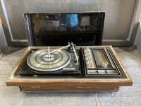 LAFAYETTE TURNTABLE WITH RADIO