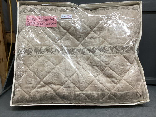 QUEEN/KING BEDSPREAD