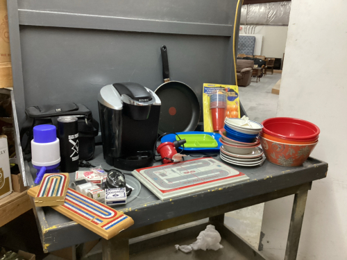 GOOD LIDDED TOTE W/ KITCHEN/HOUSEHOLD ITEMS - KEURIG, MISC PLASTIC DISHES, SEWING THREAD, CRIB BOARDS