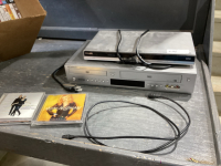 DVD PLAYER, VHS/DVD PLAYER AND DVD&rsquo;S + CD&rsquo;S