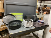 B&D TOASTER OVEN & BOX W/ TOASTER, PLACEMATS, ENAMEL ROASTER, METAL TRAY