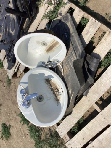 2 BATHROOM SINKS AND WEATHER TECH FLOOR MATS