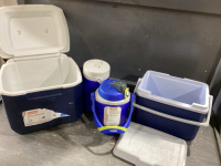 2 LUNCH BOX COOLERS + 2 WATER JUGS