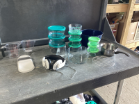 BOX OF GLASS STORAGE CONTAINERS W/LIDS, STRAINER, MEASURING CUPS, SPOON REST