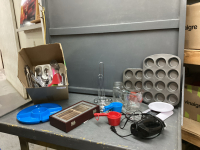 BOX W/ MISC KITCHEN ITEMS - MUFFIN TINS, HAND MIXER, SCALE, PYREX MEASURING CUPS,