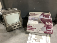 TMK 9&rdquo; TV + TV WALL MOUNT