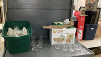 SMALL TOTE & BOX W/ DRINKING GLASSES