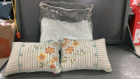 TWIN COMFORTER & (2) PILLOWS