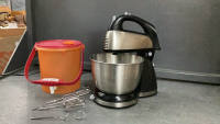 HAMILTON BEACH MIX MASTER & TUPPERWARE JUICE CONTAINER