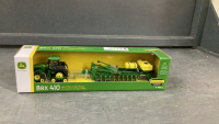 ERTL JD DIE CAST TRACTOR W/ ROW PLANTER