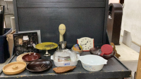 BOX OF KITCHEN ITEMS - MILKSHAKE MAKER, CORNING CASSEROLE, VINTAGE PYREX BOWL, VINTAGE CERAMIC CLOCK (MISSING KEY & PENDULUM)