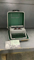 VINTAGE ROYAL TYPEWRITER
