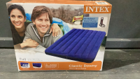 INTEX AIR MATTRESS W/PUMP