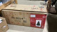 7.5&rsquo; CHRISTMAS TREE - UNLIT