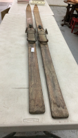ANTIQUE SKIS