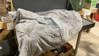 WEIGHTED BLANKET - 11 POUNDS 4&rsquo; X 6&rsquo;
