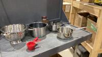 BOX WITH 3 POTS AND STRAINER