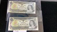 (2) 1973 CANADA $1 BILLS - CONSECUTIVE SERIAL NUMBERS