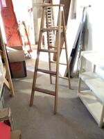WOOD LADDER - 4 STEPS