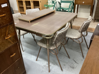 VINTAGE KITCHEN TABLE W/LEAF AND 4 CHAIRS