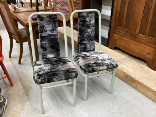 2 PADDED KITCHEN CHAIRS