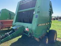 John Deere 535 hard-core round Bailer