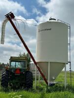 WHEATLAND PRO STOCK HOPPER BOTTOM GRAIN BIN W/ AUGER