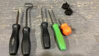 BOX OF MISC SNAP-ON SCREWDRIVERS, HOSE TOOLS + (2) BLUE POINT STUBBY SCREWDRIVERS