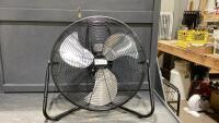 MASTERCRAFT ROUND FLOOR FAN