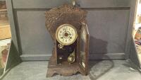 MANTLE CLOCK WITH PENDULUM AND KEY