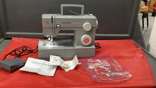 SINGER SEWING MACHINE W/ SOME ACCESSORIES