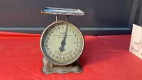 VINTAGE AMERICAN CUTLERY KITCHEN SCALE