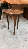 ROUND PLANT STAND W/ QUEEN ANNE LEGS