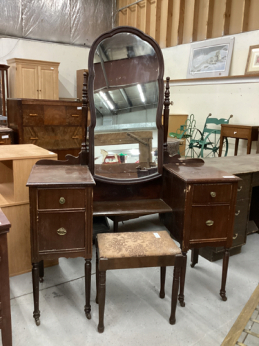 VANITY DRESSER W/STOOL