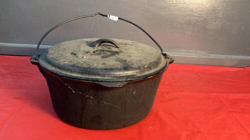 CAST IRON DUTCH OVEN W/ LID & HANDLE - LID IS MARKED TEXSPORT