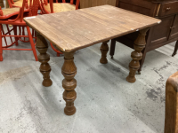 SMALL KIDS SIZE TABLE