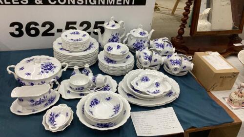 LARGE ROYAL ALBERT BONE CHINA DISH SET - "CONNOISSEUR"