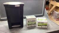 GARBAGE CAN WITH EZ RUBBER BINDER