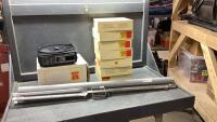 KODAK CAROUSEL SLIDE PROJECTOR WITH 6 CAROUSELS, SCREEN