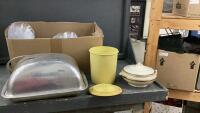 BOX W/ VINTAGE TUPPERWARE CANISTERS, VINTAGE POT W/ LID, PLASTIC OVAL BOWLS, ALUMINUM ROASTER