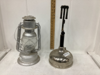 2 PCS- BEACON BARN LANTERN + PARTIAL GAS LAMP