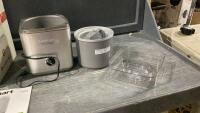 CUISINART 2 QUART FROZEN YOGURT-SORBET-ICE CREAM MAKER