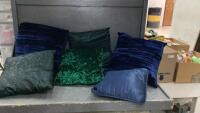 BAG W/ THROW PILLOWS