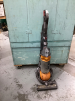 DYSON UPRIGHT VACUUM DC25