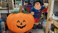 (3) FALL YARD BLOWUPS - PUMPIN AND (2) SCARECROWS