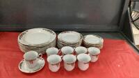 SET OF CHRISTMAS DISHES 8-PLACE SETTING
