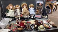 TOTE WITH PORCELAIN DOLLS AND DECOR ITEMS