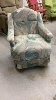 SWIVEL CHAIR